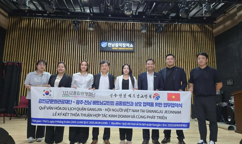 hoi-nguoi-viet-tai-jeonnam-–-gwangju-ky-ket-mou-hop-tac-van-hoa-–-du-lich-voi-quan-gangjin