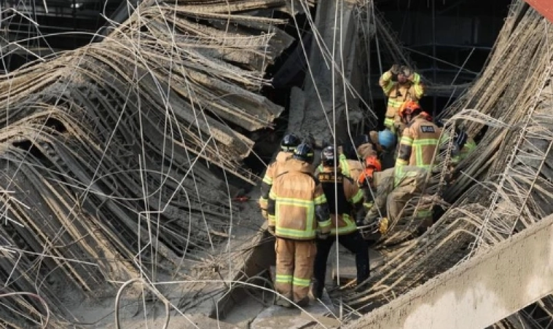 cong-trinh-thu-vien-bat-ngo-do-sap-1-nguoi-chet-3-nguoi-mac-ket