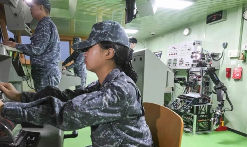 han-quoc-thu-nghiem-robot-lai-tau-chien-de-bu-thieu-quan