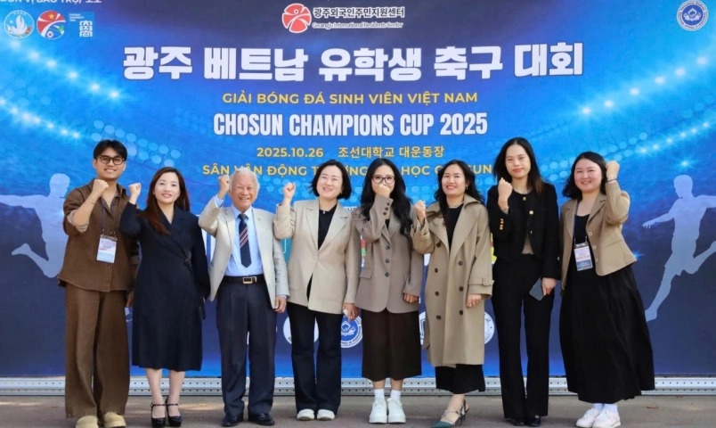 hoi-nguoi-viet-tai-jeonnam-gwangju-dong-hanh-cung-giai-bong-da-sinh-vien-chosun-champions-cup-2025