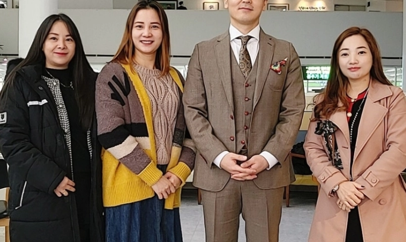 hoi-nguoi-viet-tai-jeonnam-gwangju-lam-viec-voi-so-giao-duc-tinh-jeonnam-ban-ke-hoach-to-chuc-trien-lam-quoc-te-giao-duc-tuong-lai-2024