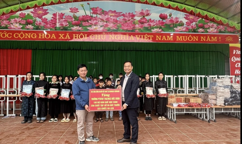 chuong-trinh-thien-nguyen-xuan-ve-tren-ban-hanh-trinh-trao-gui-yeu-thuong-noi-vung-cao