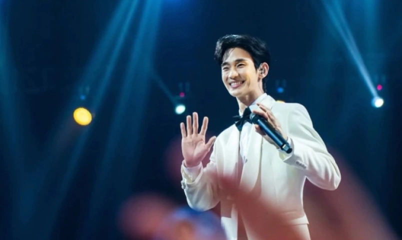 kim-soo-hyun-co-hoat-dong-dau-tien-o-han-quoc-sau-be-boi