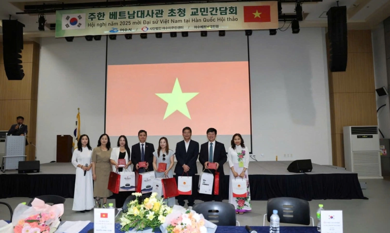 hoi-nguoi-viet-tai-yeosu-cung-dai-su-quan-viet-nam-tai-han-quoc-to-chuc-toa-dam-cong-dong